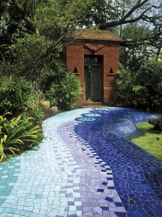 gạch mosaic lát sân vườn